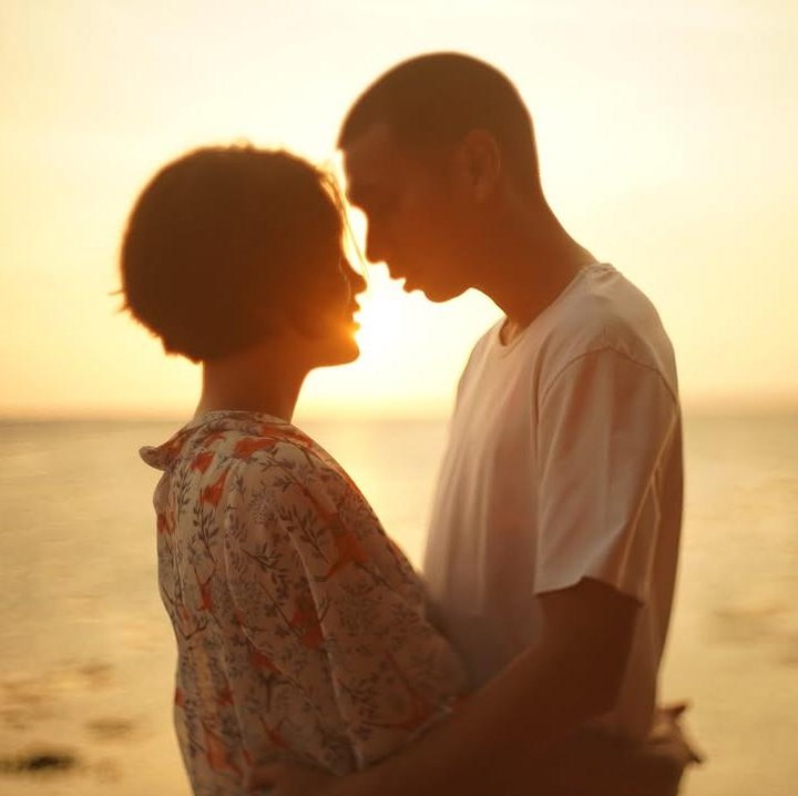 <p>Meski bukan setiap saat, Rayi tetap <em>posting</em> kebersamaannya dengan sang istri pada momen tertentu. Bahkan, pria 37 tahun ini juga sering menuliskan <em>caption</em> manis dan romantis untuk sang istri. "Bukan hari <em>anniversary,</em> bukan ulang tahun, jelas bukan <em>valentine’s</em> day juga, tapi pengen aja sesekali kasih tunjuk rasa cinta ke istri gw," tulis Rayi, dikutip dari laman <em>Instagram@rayiputra26,</em> Rabu (22/1/2025). (Foto: Instagram@rayiputra26)</p>