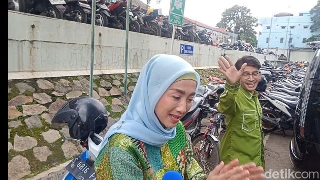 Desy Ratnasari Akhirnya Beri Penjelasan soal Keakraban dengan Ruben Onsu