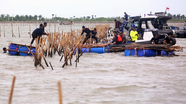 Menko Infrastruktur AHY menunjuk pihak yang diduga menyalahgunakan wewenang dalam penerbitan hak guna bangunan (HGB) di laut Kabupaten Tangerang, Banten.