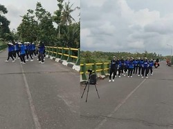 Emak-emak Santai Senam Aerobik di Jembatan, Ulahnya Bikin Geleng-geleng Kepala