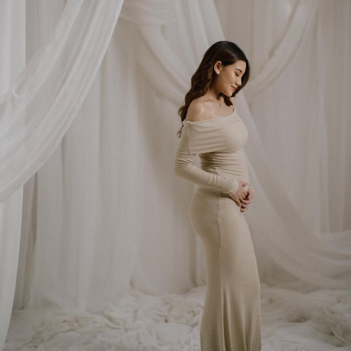 <p>"Selamat ya Aal, sehat-sehat ya Bumil," ujar seorang netizen. "<em>MasyaAllah tabarakallah</em>, selamat atas kehamilannya," kata netizen lainnya. (Foto: Instagram: @aaliyah.massaid)</p>