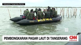 VIDEO: Aksi Pasukan TNI Bereskan Pagar Laut di Tangerang