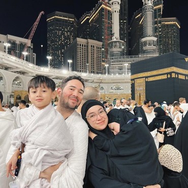 Usaha Aryani Fitriana Ajak Suami Umrah untuk Pertama Kali