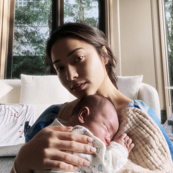 <p>Nikita Willy bertekad untuk menyusui anak keduanya, Nael Idrissa Djokosoetono, yang baru lahir pada 15 Desember 2024. Sejak masa kehamilan, istri Indra Priawan ini telah mempersiapkan diri untuk menjalani proses menyusui anak keduanya. Tak tanggung-tanggung, Nikita Willy bahkan pernah mengikuti kelas menyusui dengan konselor laktasi saat hamil. (Foto: Instagram @nikitawillyofficial94)</p>