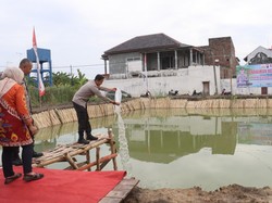 Polisi Bojonegoro Dukung Ketahanan Pangan dengan Tebar 35 Ribu Benih Ikan