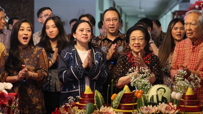Wapres ke-11 Boediono, mantan Kepala BIN AM Hendropriyono, hingga Menko Polkam Budi Gunawan menghadiri perayaan ulang tahun ke-78 Megawati Soekarnoputri.
