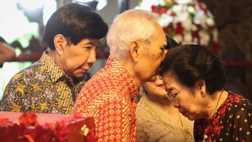 Megawati Jenguk Adiknya yang Dirawat di RS Siloam
