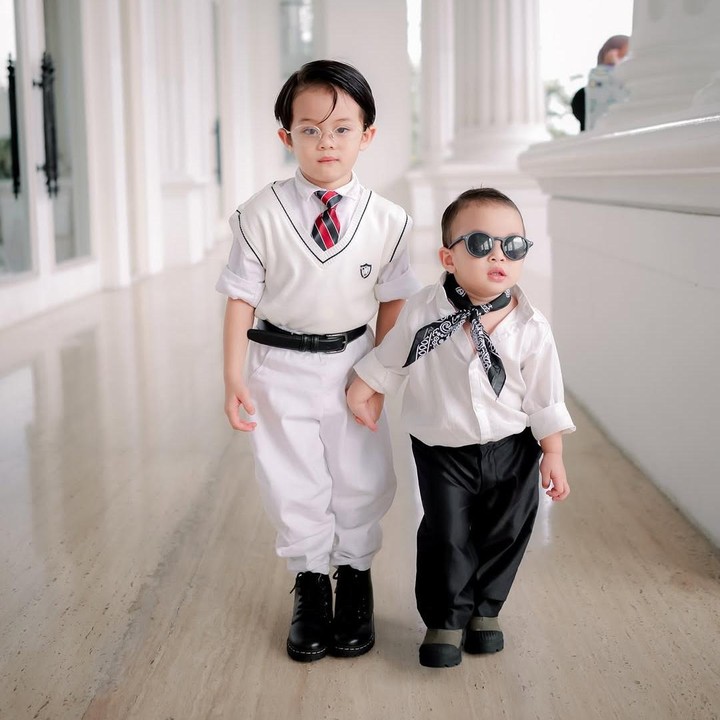 <p>"Pilih favoritmu! Starboy atau skena," tulisnya pada kolom keterangan seraya melengkapi unggahan ini. (Foto: Instagram: @shaka.kaba)</p>