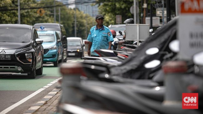 Pemprov Sumsel menginsiasi wacana mengintegrasikan pembayaran STNK digabung dengan tarif parkir setahun, motor Rp365 ribu dan mobil Rp730 ribu.