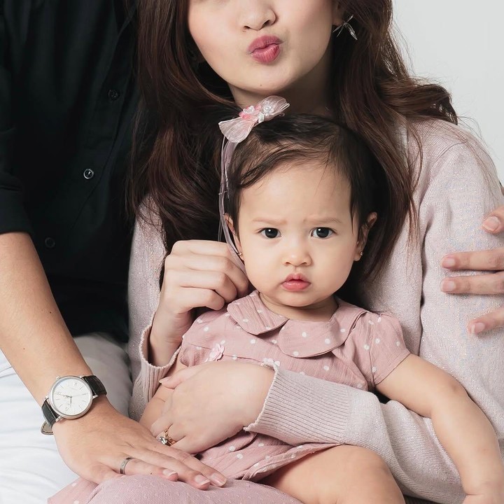<p>"Makin digeser makin serius ekspresinya yaaaa," ungkap seorang netizen. "Launa aura 'cewek terserah'-nya kuat banget," tutur netizen lainnya dengan emotikon tertawa. (Foto: Instagram: @sabrinaanggraini)</p>