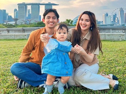 Momen Baby Launa, Putri Sabrina & Belva Devara Berjalan Pertama Kali di Usia 10 Bulan