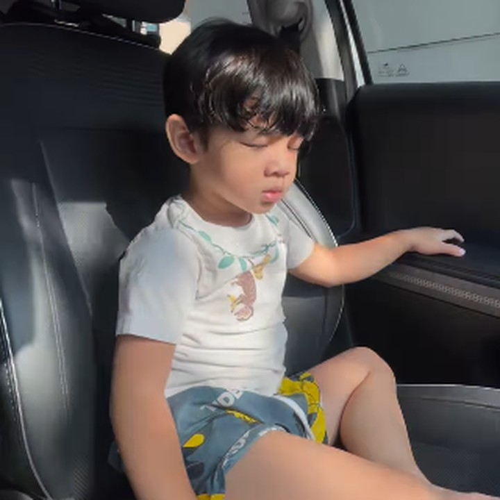 <p>Sejak saat itu, Balint pun diasuh langsung oleh Mona dan keluarga. Sebagai seorang tante, Mona menjaga Balint seperti anaknya sendiri. (Foto: Instagram: @monaratuliu)</p>