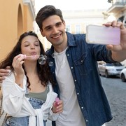 Apakah Mantan Bisa Jadi Teman? Ini 3 Fakta dan Dilema yang Harus Kamu Ketahui!