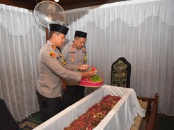 Kapolres Gresik Ziarah ke Makam Wali dan Tokoh Penyebar Islam