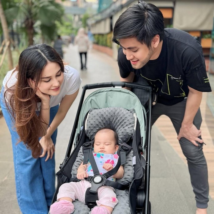 <p>Kimova Dasha Aprilio, putri Kevin Aprilio dan Vicy Melanie, lahir pada Oktober 2024, Bunda. Kini, usia Kimova sudah genap tiga bulan. (Foto: Instagram: @vicymelanie)</p>