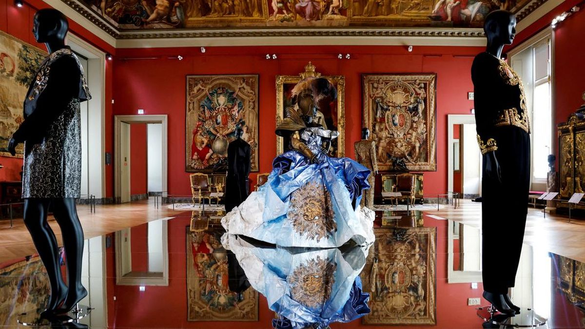 FOTO: Louvre Couture, Romantisme Antara Seni dan Mode FOTO: Louvre Couture, Romantisme Antara Seni dan Mode