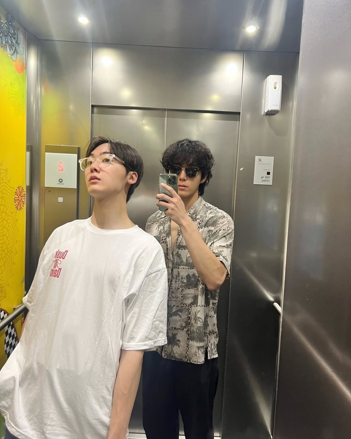 Member ASTRO dan aktor tersebut kompak memposting beberapa potret kegiatan melokal melalui laman Instagram masing-masing./ Foto: instagram.com/u_junghoo