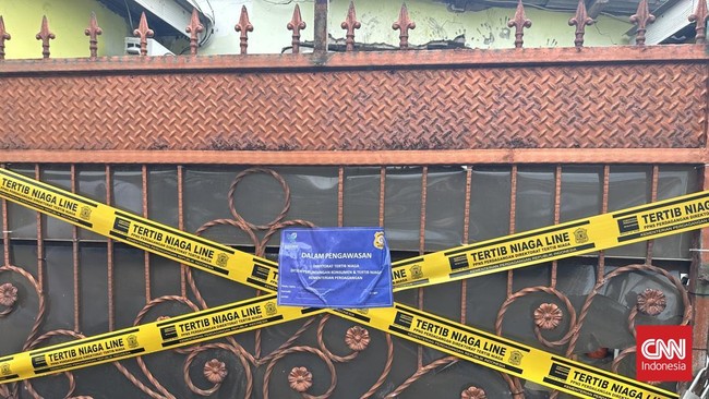 Mendag Budi Santoso menyegel gudang PT NNI di Mauk, Kabupaten Tangerang. Perusahaan ia tuduh melakukan pelanggaran dan memicu lonjakan harga minyak goreng.