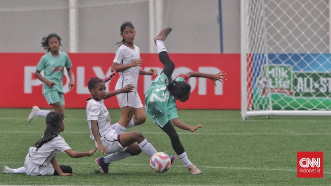 Kudus All Stars dan Jakarta All Stars lolos ke babak semifinal MilkLife Soccer Challenge All Stars 2025, sedangkan posisi Surabaya dan Bandung Rawan.