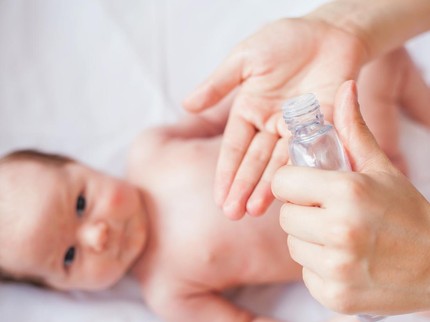 Pilihan Minyak Telon Bayi yang Aman dan Paling Wangi untuk Anak