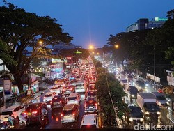 Hujan Deras, Flyover Pasupati-Pasteur Macet!