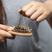 Nggak Selamanya Berbahaya, Ini Jumlah Rambut Rontok yang Normal