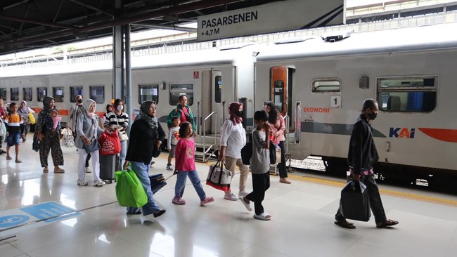 Penumpang Kereta hingga Pesawat di RI Merosot pada Mei 2026