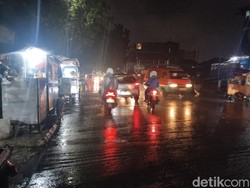 Detik-detik Air Luapan Irigasi Terjang Pagarsih Bandung