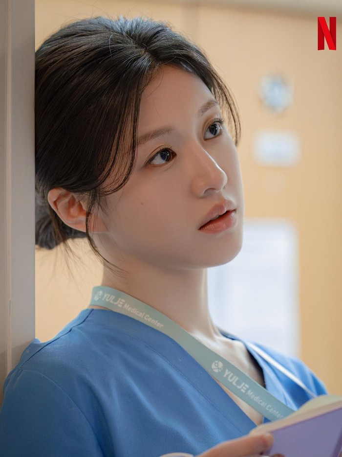Go Yoon Jung di Resident Playbook