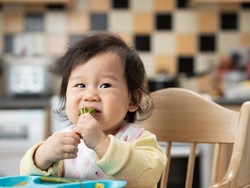 Anak Nggak Mau Makan, Apakah Bisa Diganti Susu?