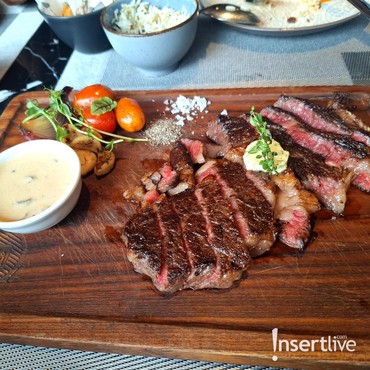 Intip Hidangan Steak Premium yang Dimasak dengan Bumbu Rahasia
