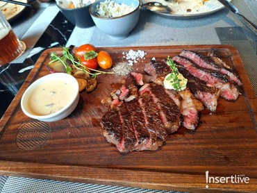 Intip Hidangan Steak Premium yang Dimasak dengan Bumbu Rahasia