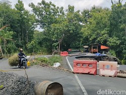 Longsor Putus Akses, Warga Kulon Progo Bikin Jalan Darurat Pakai Duit Pribadi
