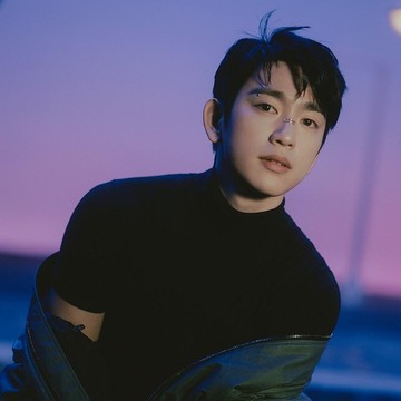 Obati Kerinduan Penggemar, Simak Kesibukan Jinyoung GOT7 Pasca Wajib Militer