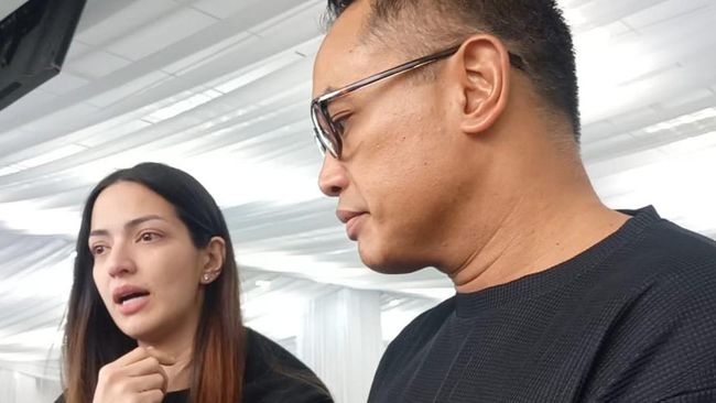 Ardi Bakrie Ungkap Alasan Nia Ramadhani Ikut Nyanyi Lagu Rohani di Pemakaman Nenek