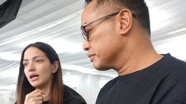 img-title Ardi Bakrie Ungkap Alasan Nia Ramadhani Ikut Nyanyi Lagu Rohani di Pemakaman Nenek