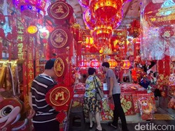 Cuan! Pedagang di Glodok Raup Omzet Puluhan Juta Jelang Imlek