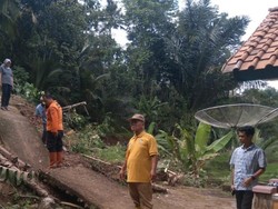Pergerakan Tanah di Patakaharja Ciamis, 6 Rumah Warga Terancam