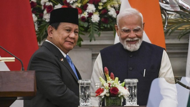 Pemerintah Indonesia dan India teken lima MoU dalam pertemuan kenegaraan yang digelar di Hyderabad House, New Delhi, India, Sabtu (25/1).