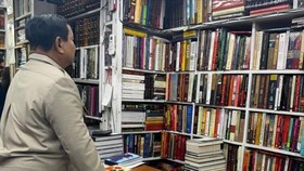 Prabowo Mampir ke Toko Buku Langganan di Sela Lawatan ke India