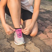 Nggak Cuma untuk Olahraga, Ini 5 Sneakers Populer yang Bikin Gaya Makin On Point