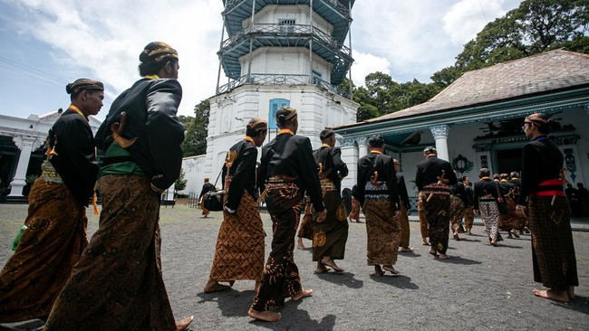 Utusan Dalem Keraton Surakarta mengatakan wacana Solo jadi daerah istimewa bukan barang baru, karena sudah lama dibicarakan.