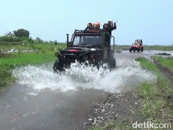 Wisata Pacu Adrenalin di Lumajang, Naik Mobil Offroad Jelajah Sungai