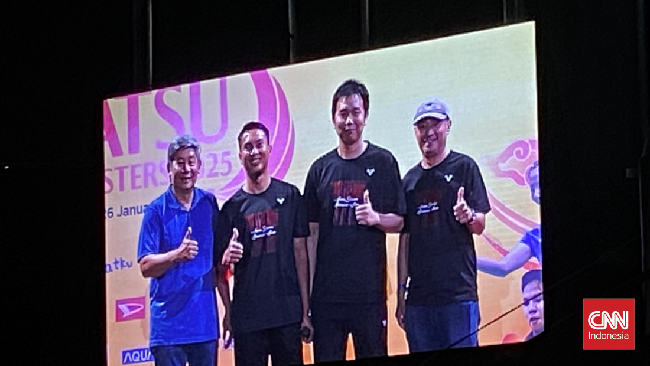 Kehadiran dua pelatih badminton legendaris asal Indonesia, Herry IP dan Hendrawan menambah momen haru perpisahan Mohammad Ahsan/Hendra Setiawan.