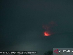 Gunung Ibu di Malut Erupsi, Muntahkan Abu Vulkanik Setinggi 500 Meter