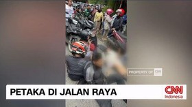 VIDEO: Delapan Kendaraan Kecelakaan Beruntun, 9 Orang Terluka