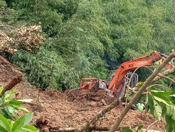 Diterjang Longsor, Jalur Alternatif Langkat-Karo Tak Bisa Dilalui