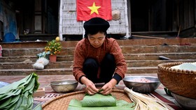 FOTO: Melihat Pembuatan Kue Tradisional Vietnam Saat Imlek