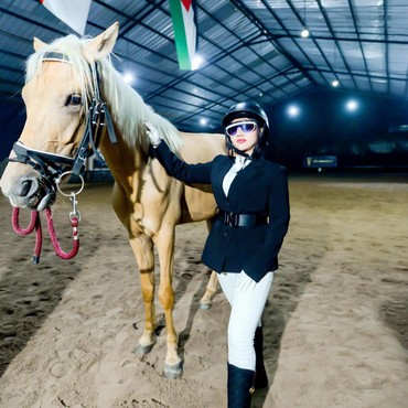 Novi Rizki Punya Hobi Baru Berkuda, Netizen Berikan Komentar Positif