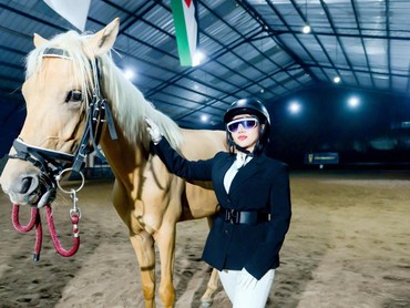 Novi Rizki Punya Hobi Baru Berkuda, Netizen Berikan Komentar Positif